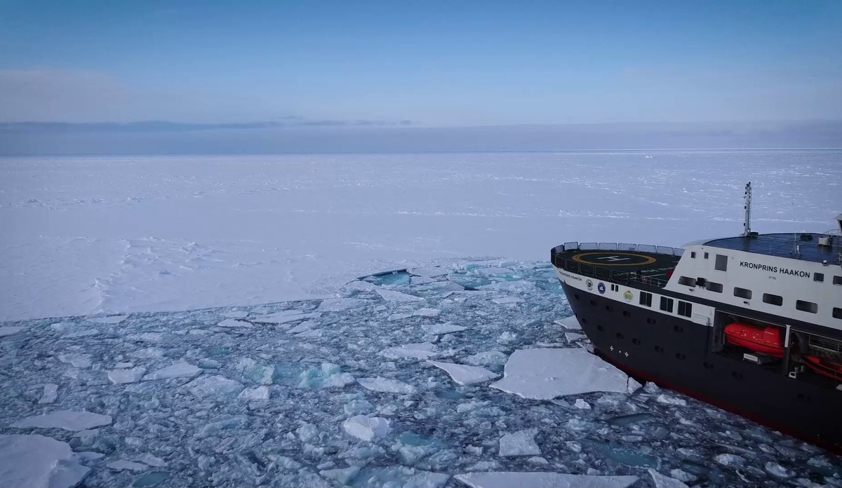 
Baugen av forskningsskip i isete hav