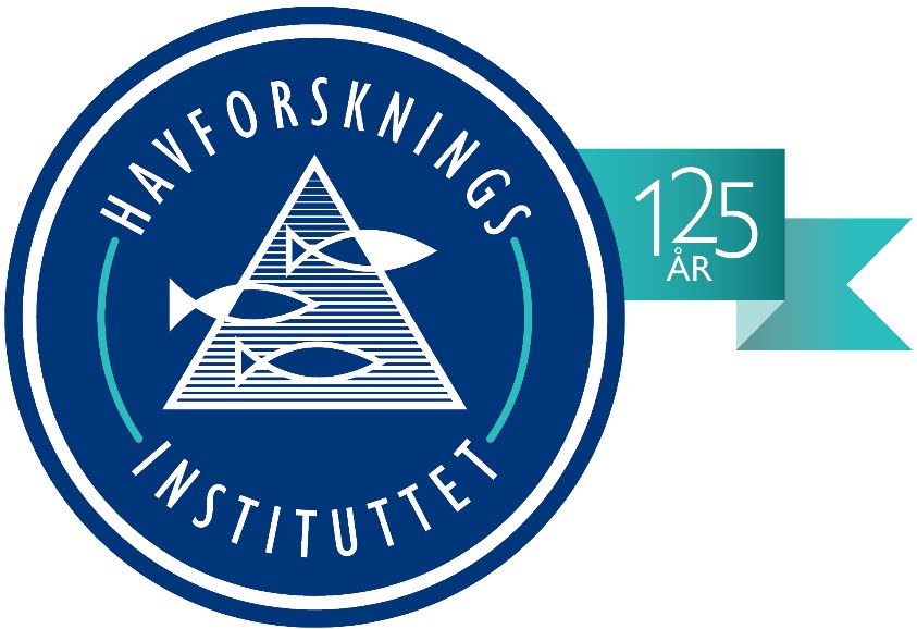 Logo for HI som viser en blå sirkel med tre fisker på en trekant og navnet 'Havforskningsinstituttet' rundt, og med et turkist flagg på siden hvor det står '125 år'.