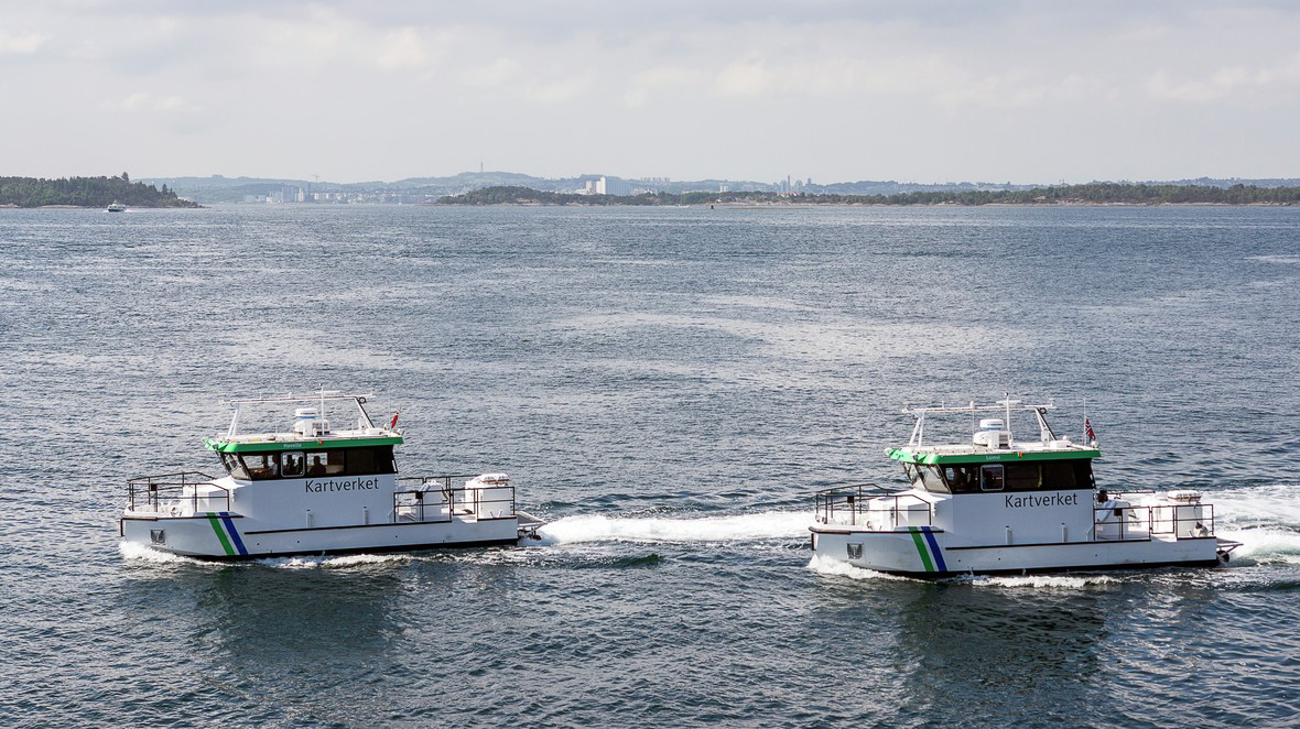 Motorbåtene Havelle og Lomvi på sjøen