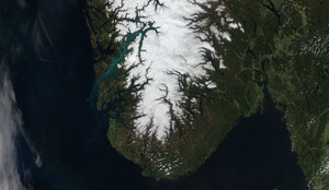 Satellittbilde av Sør-Norge med grønnfarget Hardangerfjorden.