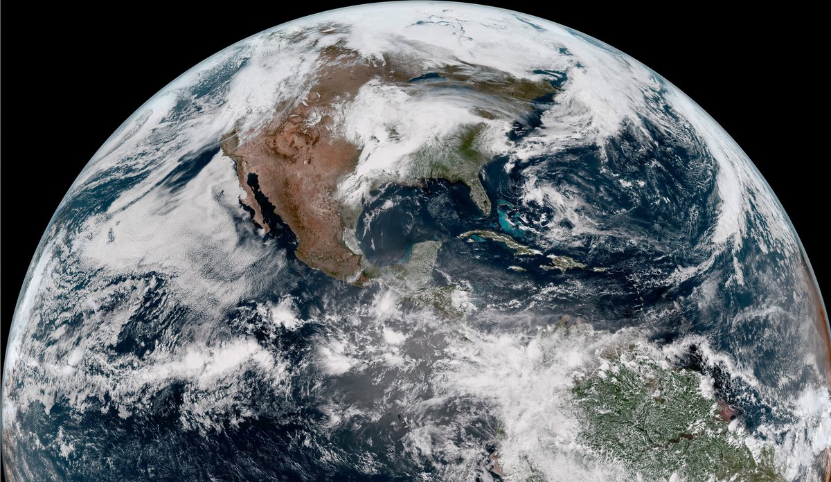 Satellittbilde fra verdensrommet av jordkloden med Nord- og Sør-Amerika