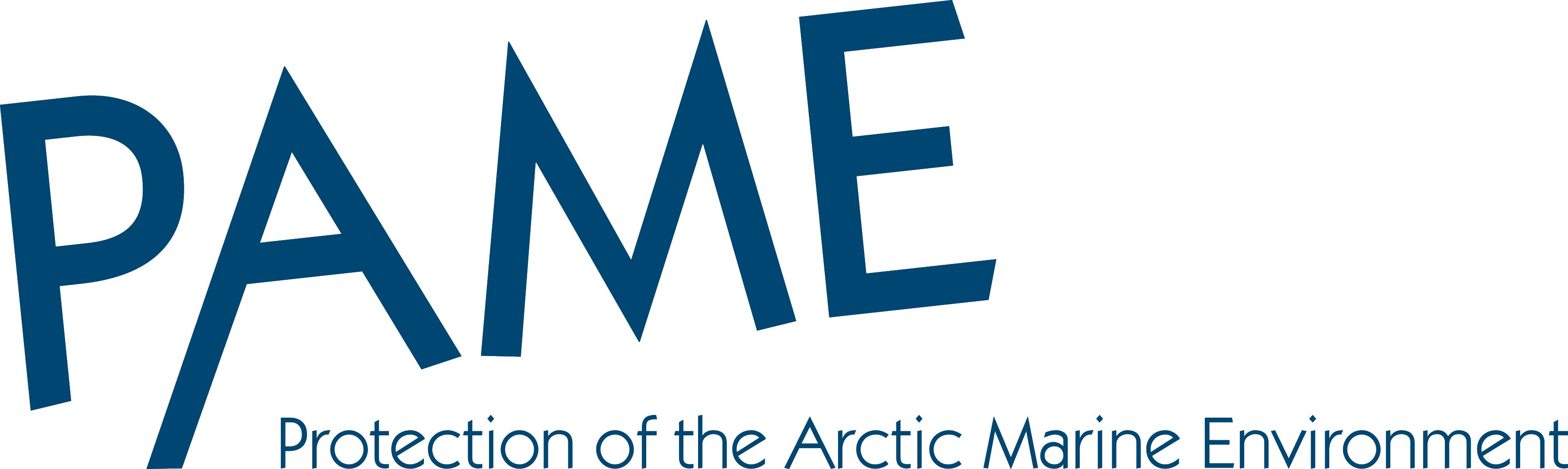 logoen til PAME, blå bokstaver på skrå