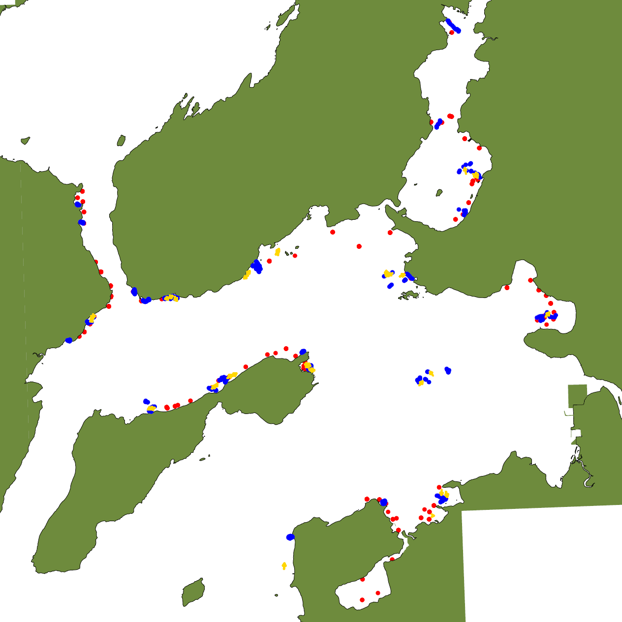 Kart over deler av Trondheimsfjorden inn mot Verdal med røde, gule og blå punkter.