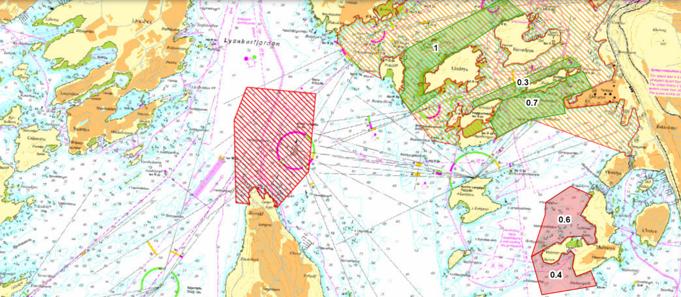 Figur 2: Kartutsnitt fra Indre Oslofjord. Fredningsområdet er markert i oransje (skravert) og de to vernede studieområdene er markert i grønt. Det nordligste området er ikke ryddet, mens det sørligste området er ryddet. Kontrollområdet som ikke er vernet eller ryddet er markert i rødt (heldekkende). Det skraverte røde området viser et tidligere etablert hummerfredningsområde (Nesoddtangen).