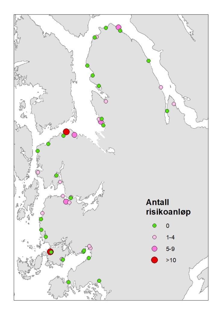 Dette er ett kart som viser antall risikoanløp  i perioden 10. juni til 15. september 2023 til kaier og båthavner utenfor Bergen sentrum.