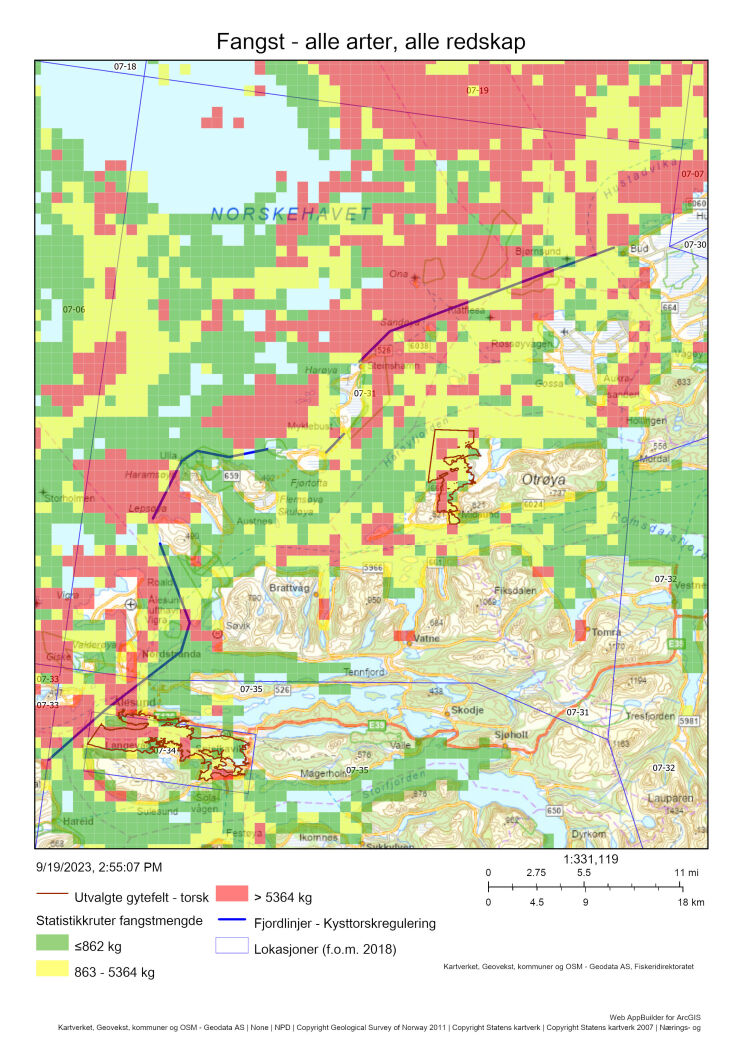 Figur 86 : Oversiktskart fiskeriaktivitet (AIS koblet med sluttseddeldata) i lokasjon 7-31 som inkluderer gytefeltet Midsund (markert med mørkeblå linjer). Totale landinger av alle arter i perioden 2018-2021 vises i rutenett farget etter en trafikklysmodell (rød > gul > grønn).