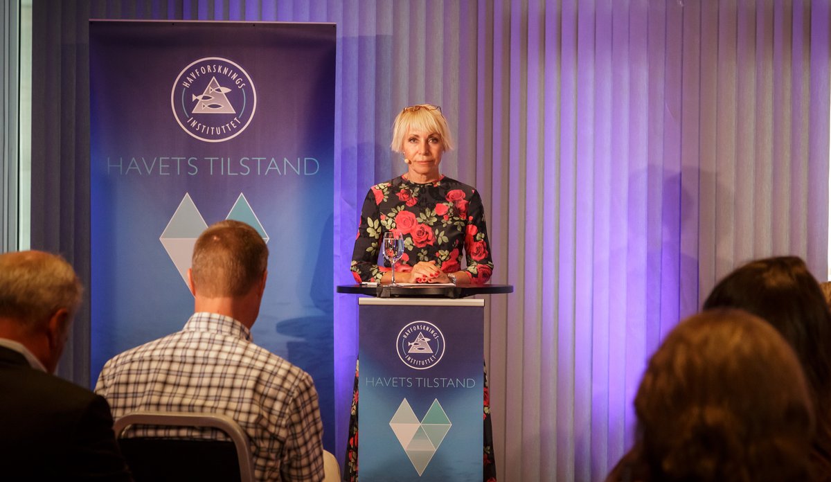 Bilde av Sissel Rogne på talerstolen